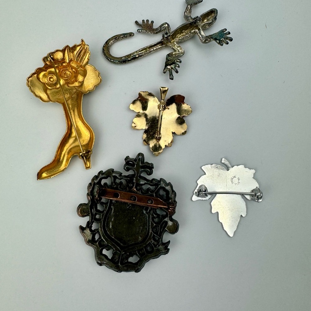 Lot of (5) vintage brooches. - Picture 2 of 9